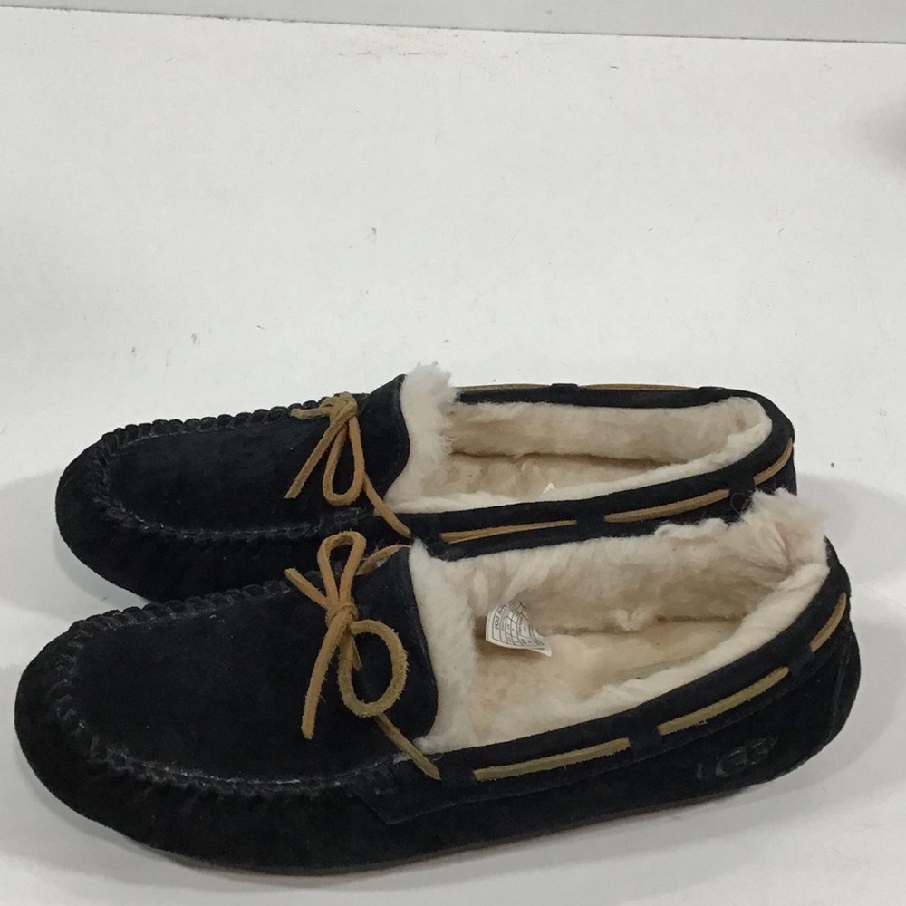 Women’s UGG Dakota Black Suede Moccasin Slipper Size 9